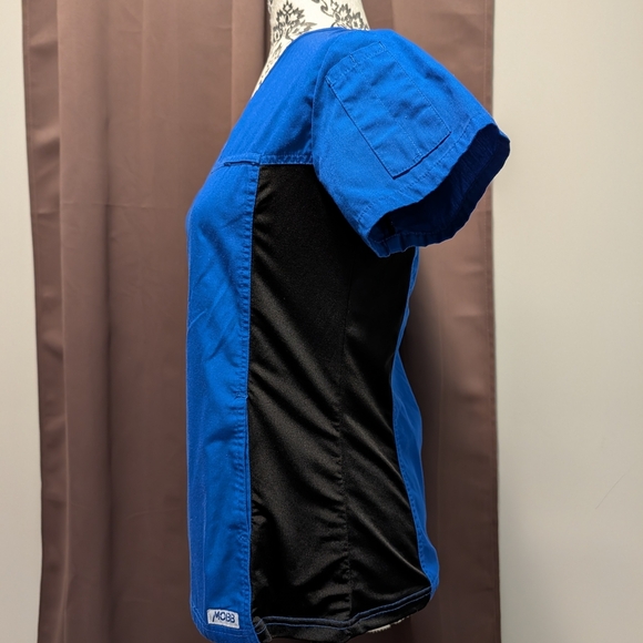 🖤 2 MOBB Colorblock Scrub Tops - Picture 8 of 9